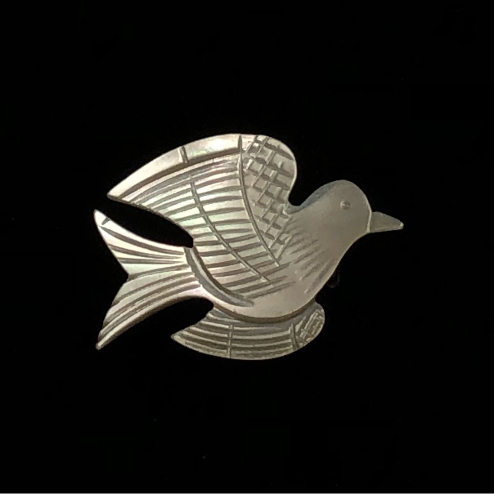 Carved Dove Bird Mother of Pearl Pin Brooch peace - Picture 2 of 6